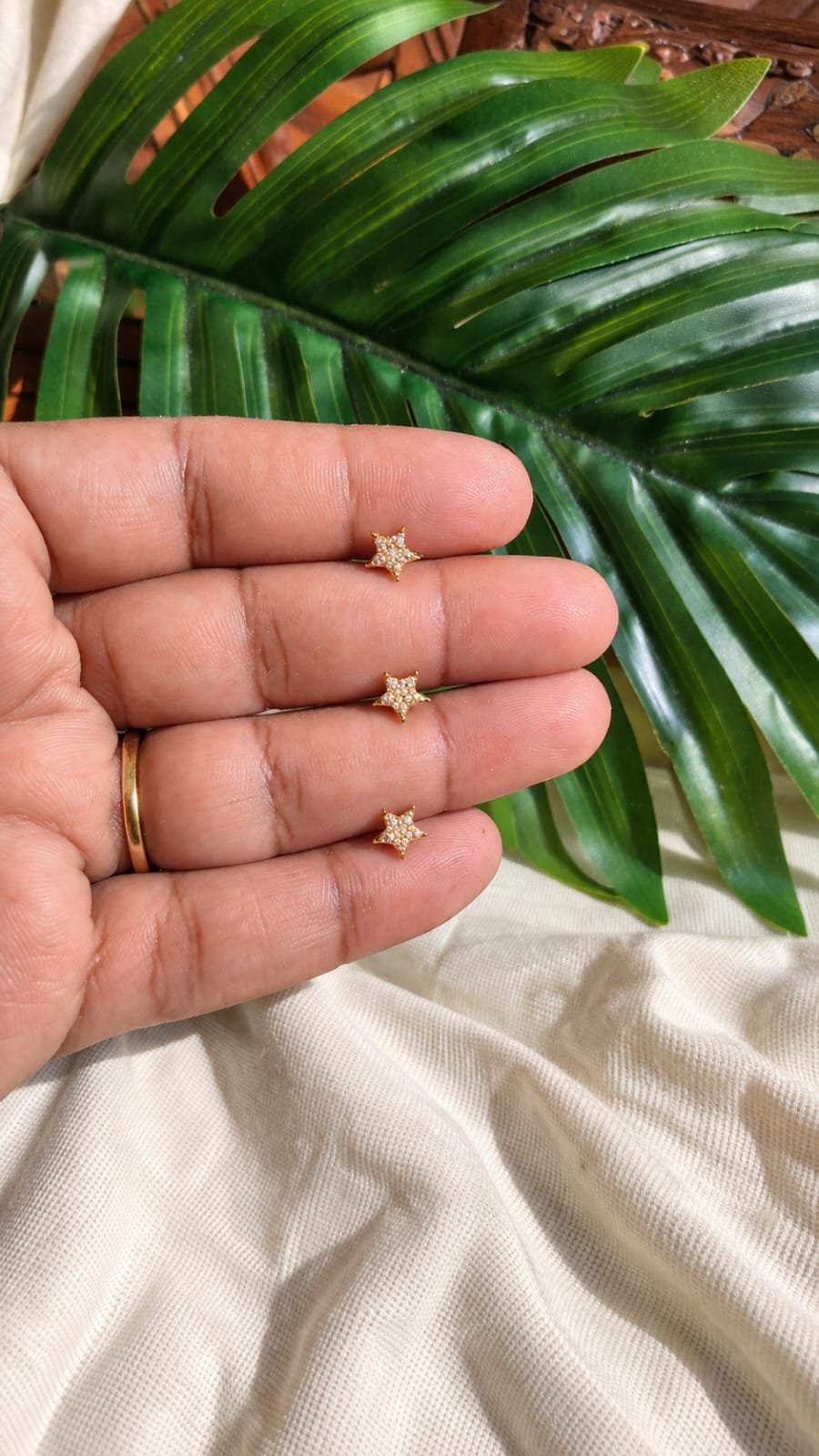 Floral Star Earring - 1 Pair