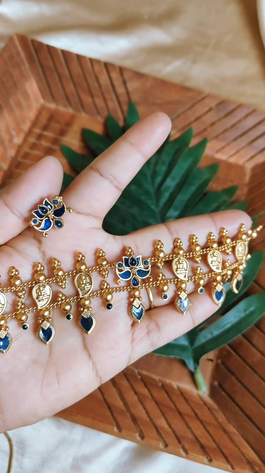 Choker Neckpiece