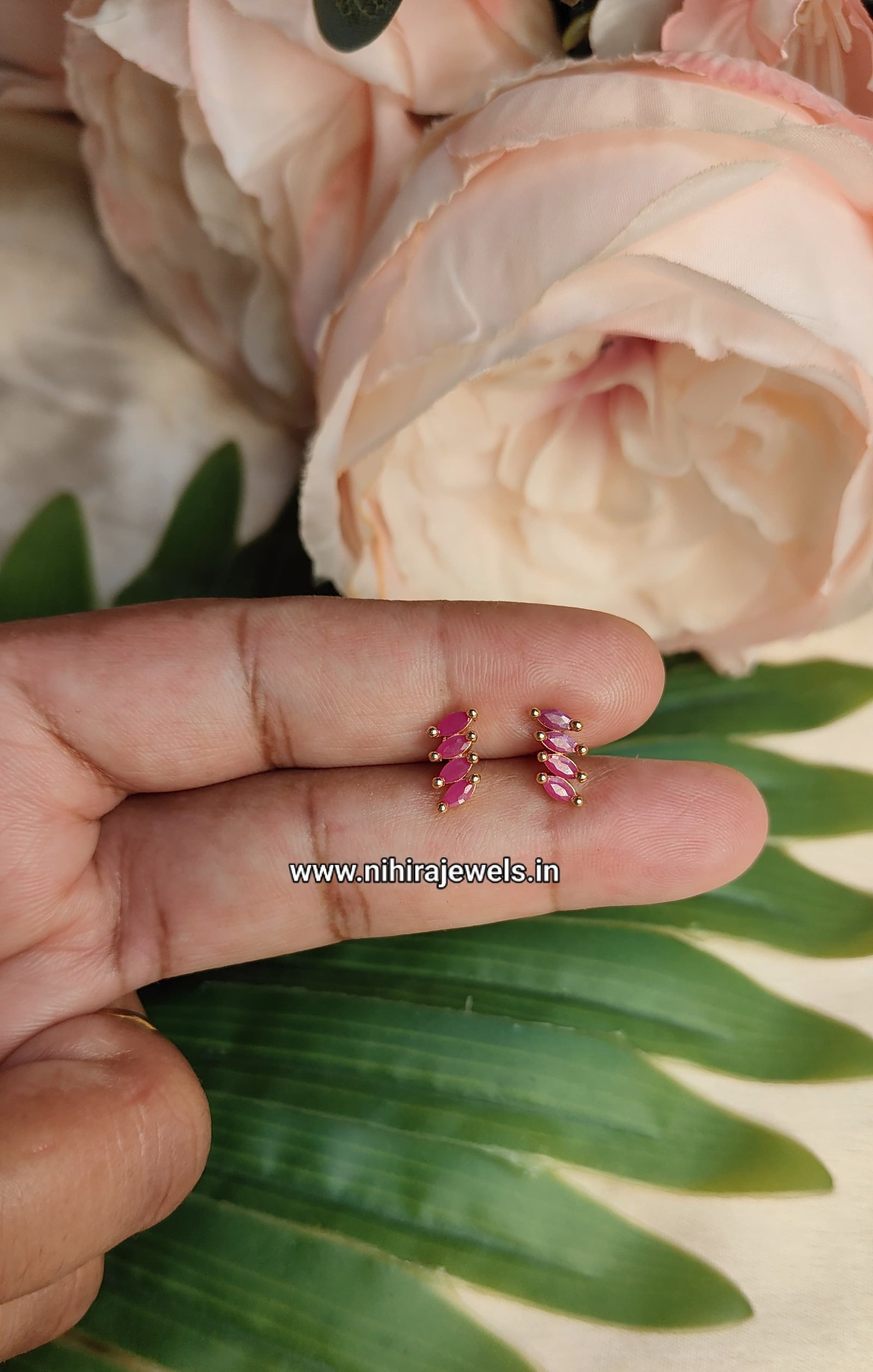 Nihira Helix Earstud - Pink