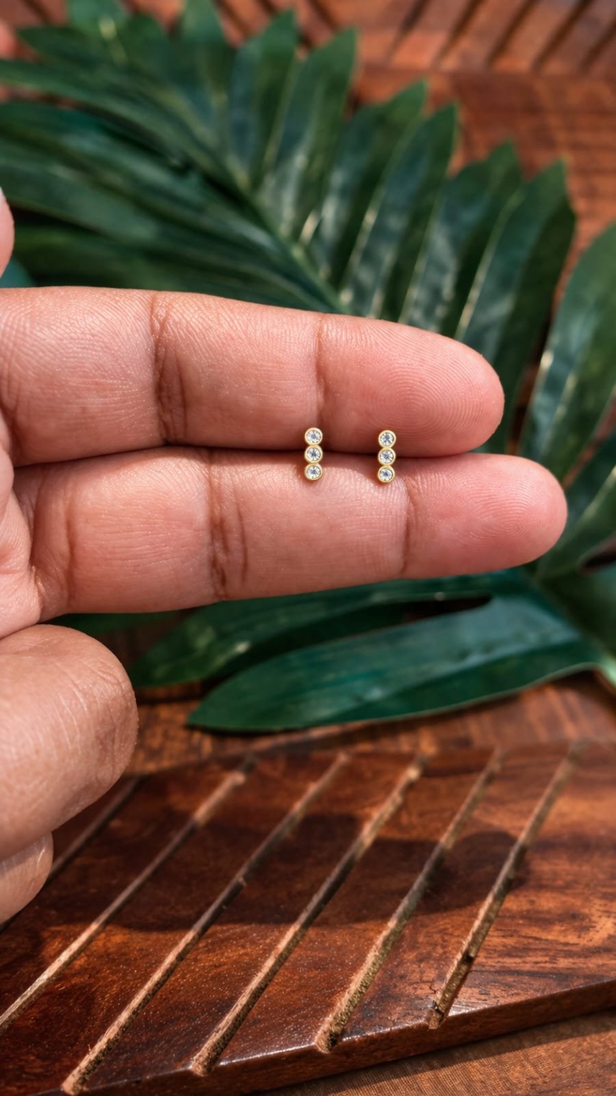 Earstud ,3 dots stones-1 pair